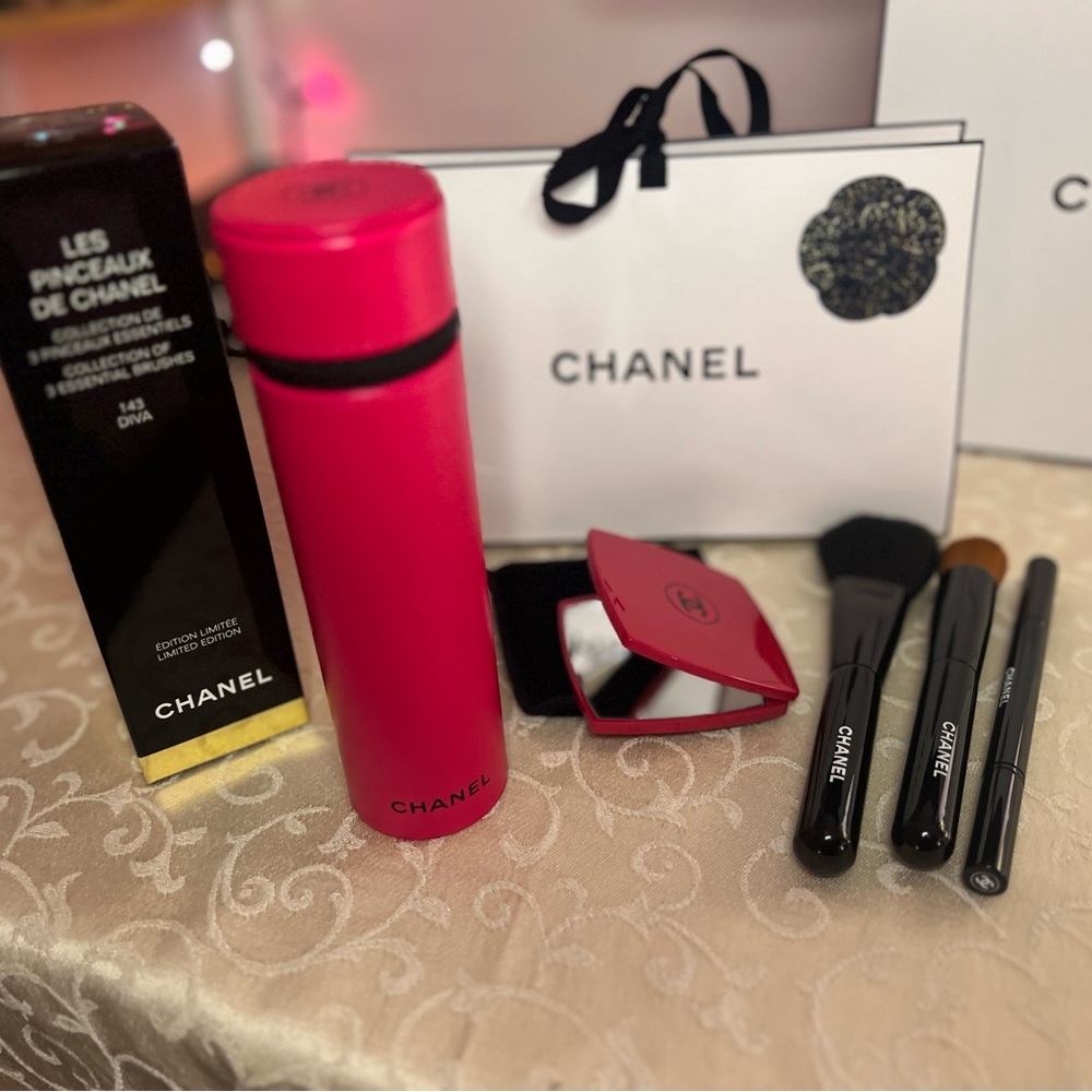 Chanel Makeup Brush Set AND mirror Diva 143 LES PINCEAUX DE CHANEL Limited Ed